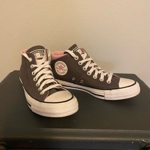 Women’s converse grey size 7 NEW